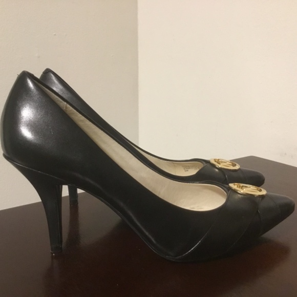 Michael Kors Shoes - ⭐Michael Kors Black Leather Heels Size 275⭐️